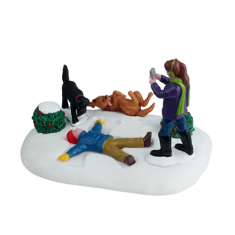 Scène de Noël : L'ange dans la neige - H. 8,5cm